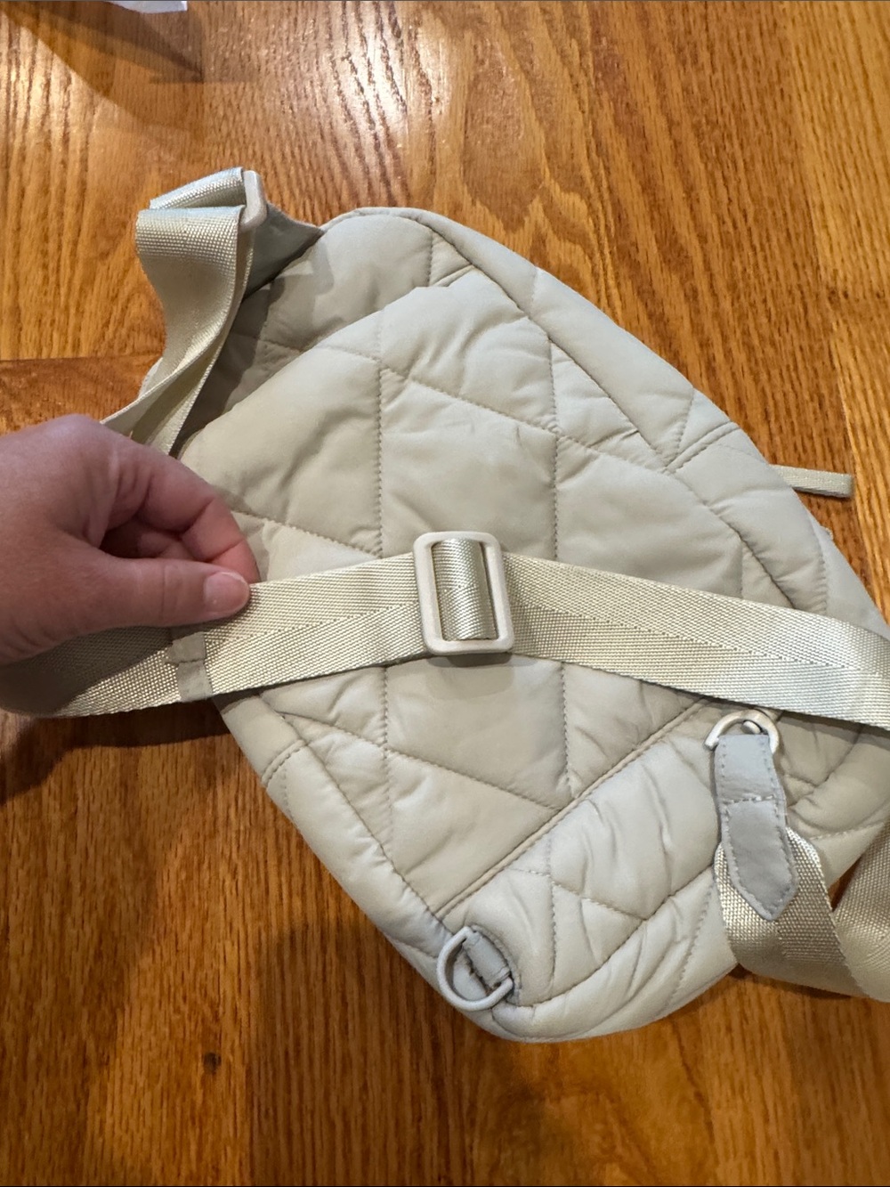 Vera Bradley Quilted Crossbody Sling Bag - Picture 8 of 8